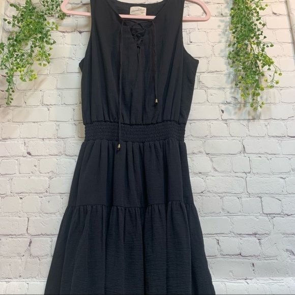 Universal Threads | Vneck lace up Waist Tie Dress - Picture 4 of 6